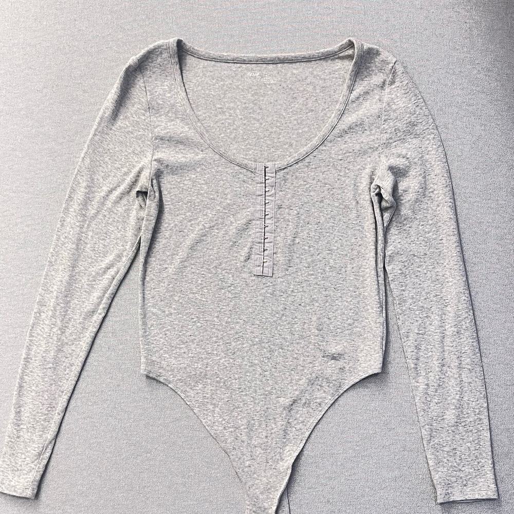 AERO Grey Ribbed Long Sleeve Bodysuit Women’s Large Snap Closure